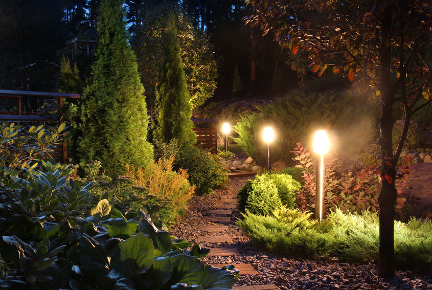 Schöne Gartenbeleuchtung für laue Sommernächte