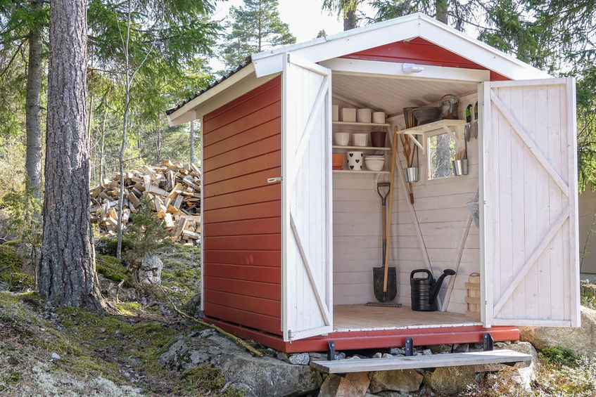 Mit einfachen Tipps Ordnung im Gartenhaus schaffen